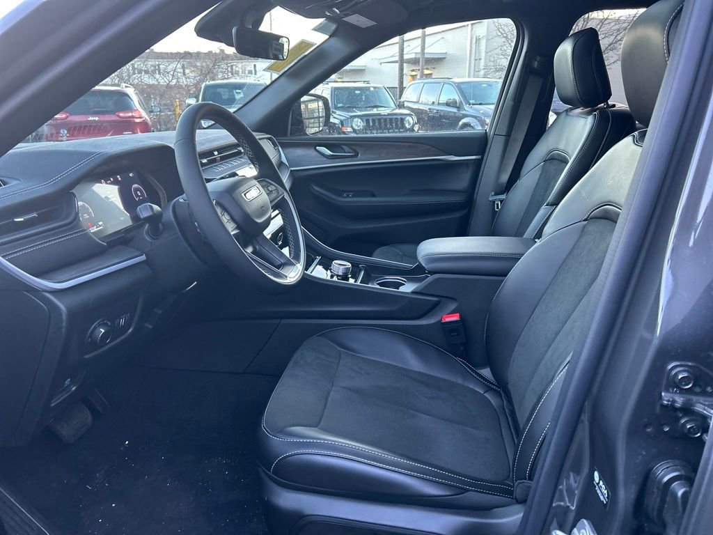 New 2026 Jeep Grand Cherokee Altitude image 13