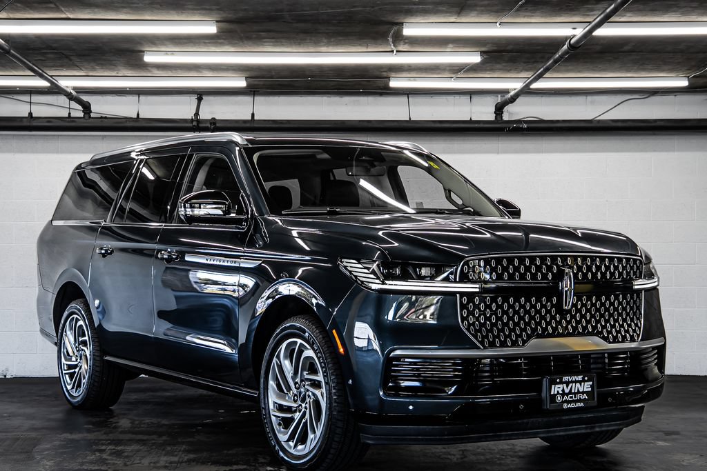 Used 2025 Lincoln Navigator L Reserve AWD/4WD image 7