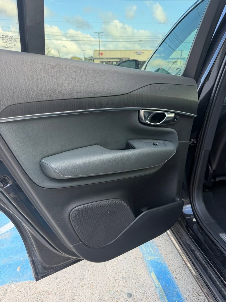 Used 2020 Volvo XC90 T6 Momentum image 9