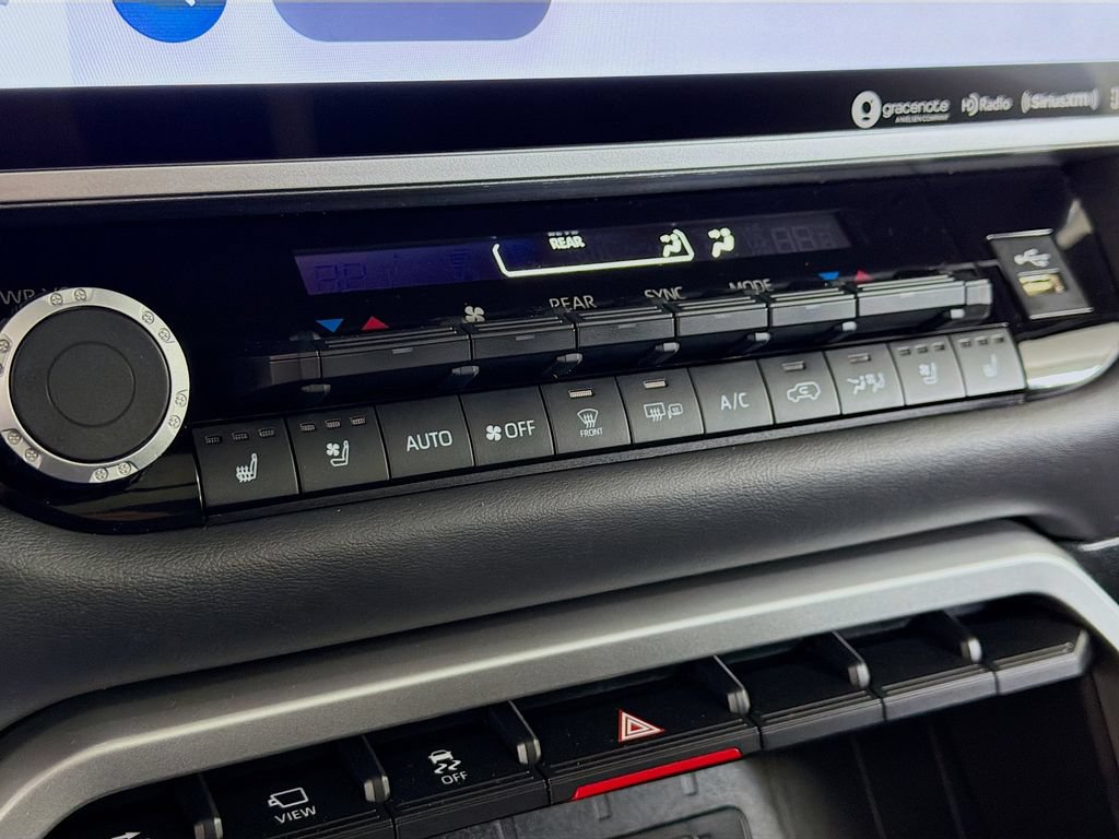 Used 2023 Toyota Sequoia Platinum AWD/4WD image 17