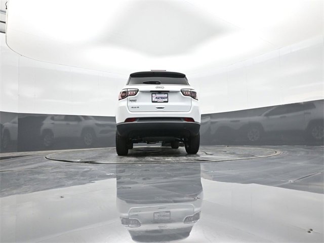 Used 2025 Jeep Compass Sport image 37