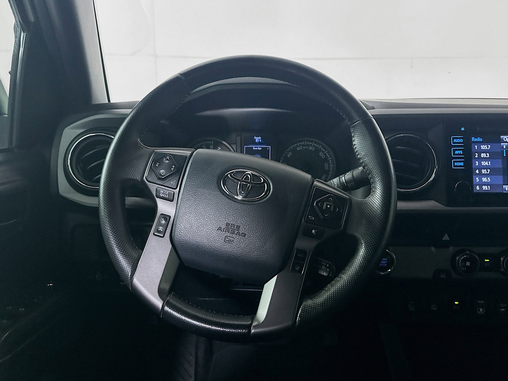 Used 2018 Toyota Tacoma TRD Sport w/ Technology Package RWD image 18