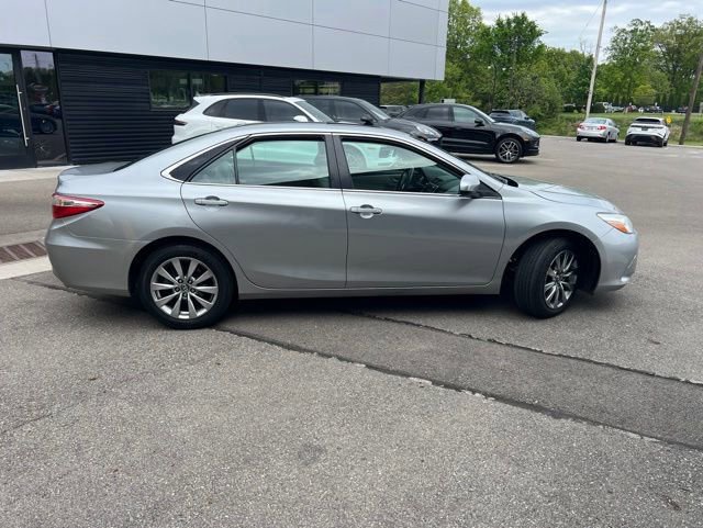 Used 2017 Toyota Camry XLE FWD image 2