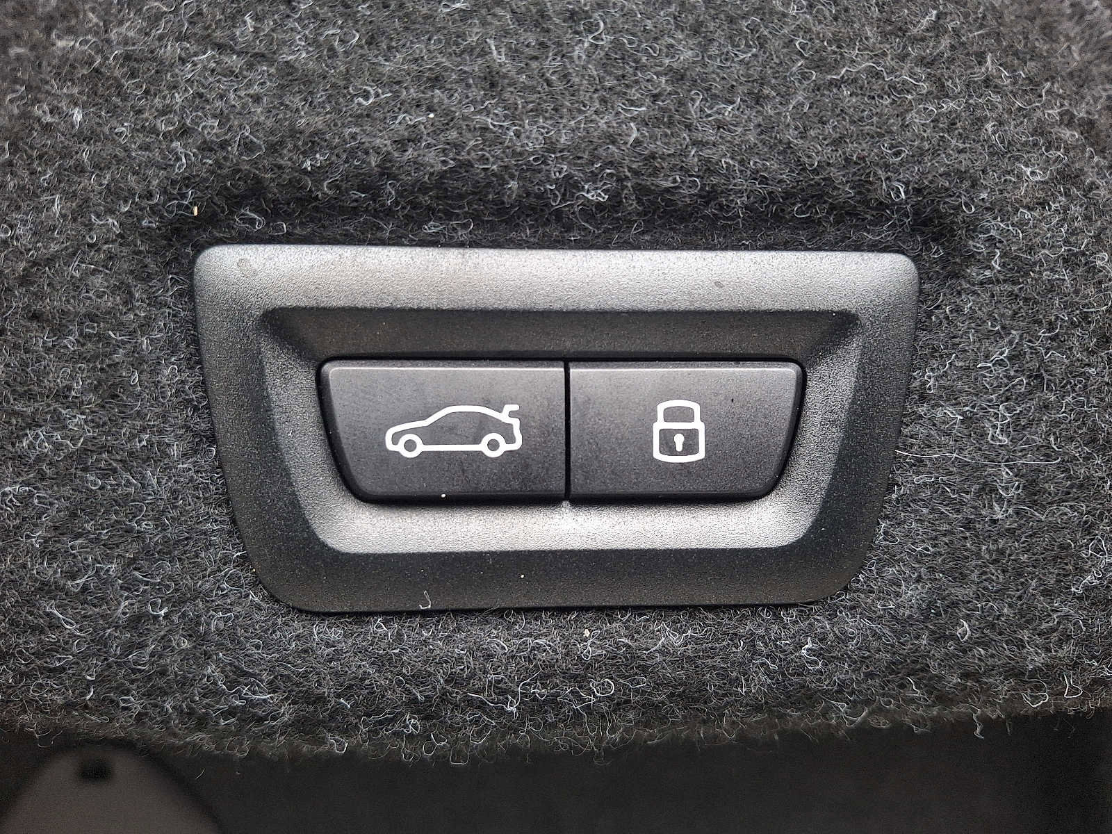 Used 2025 BMW i5 xDrive40 w/ Premium Package image 29