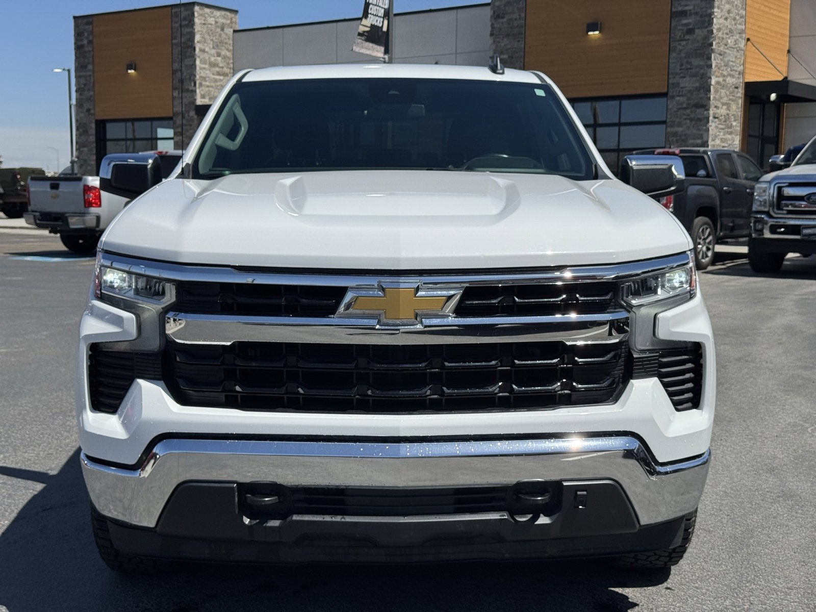 Used 2023 Chevrolet Silverado 1500 LT image 2