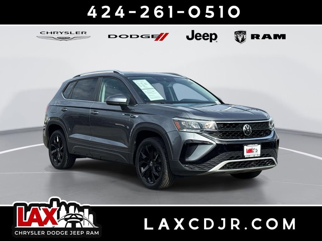 Used 2022 Volkswagen Taos SE w/ Panoramic Sunroof Package