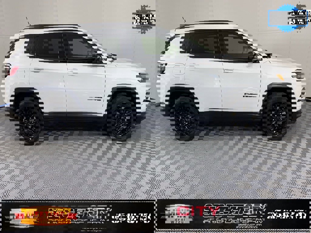 Used 2025 Jeep Compass Latitude w/ Altitude Special Edition image 8