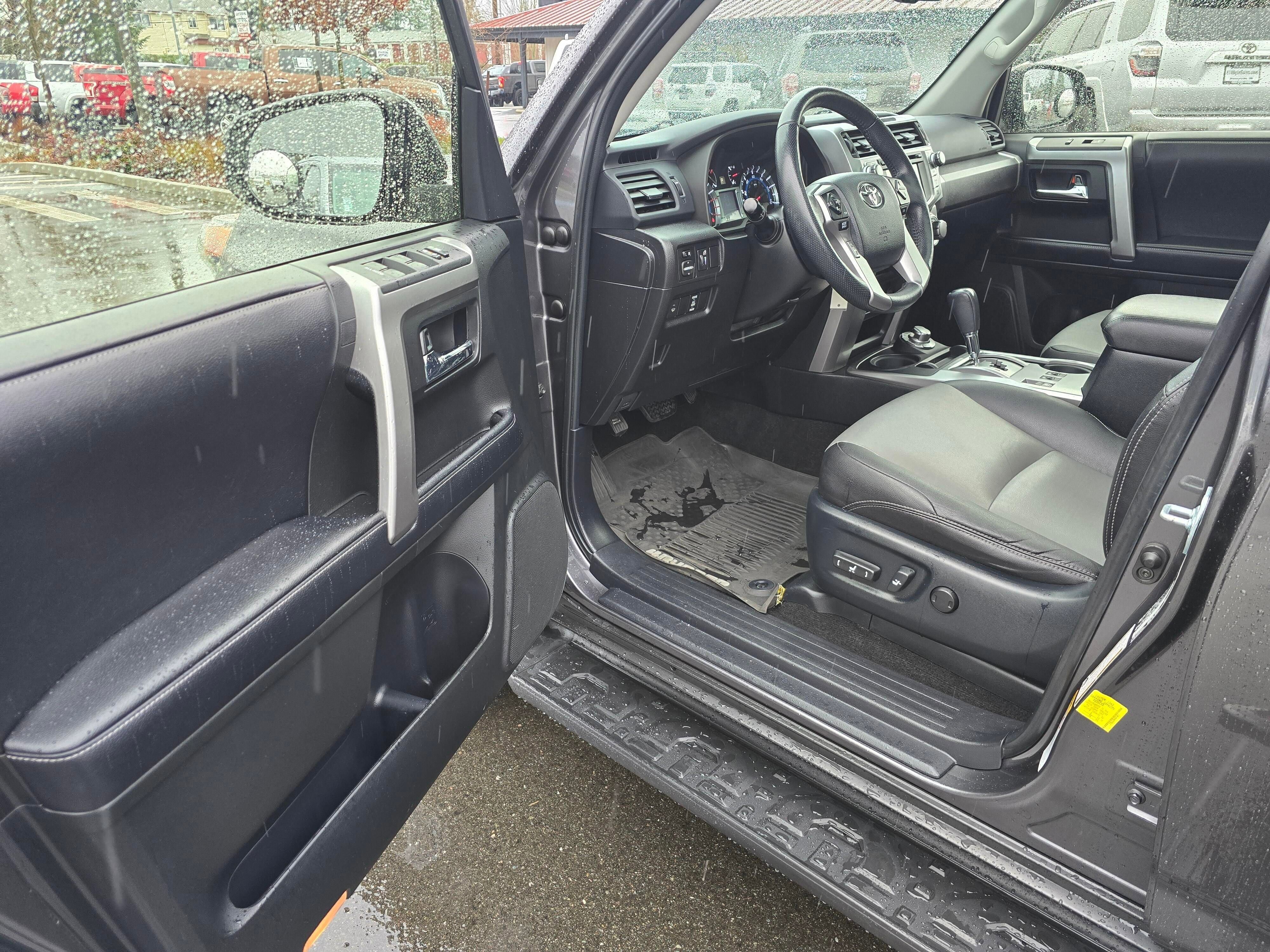 Used 2017 Toyota 4Runner SR5 Premium image 27