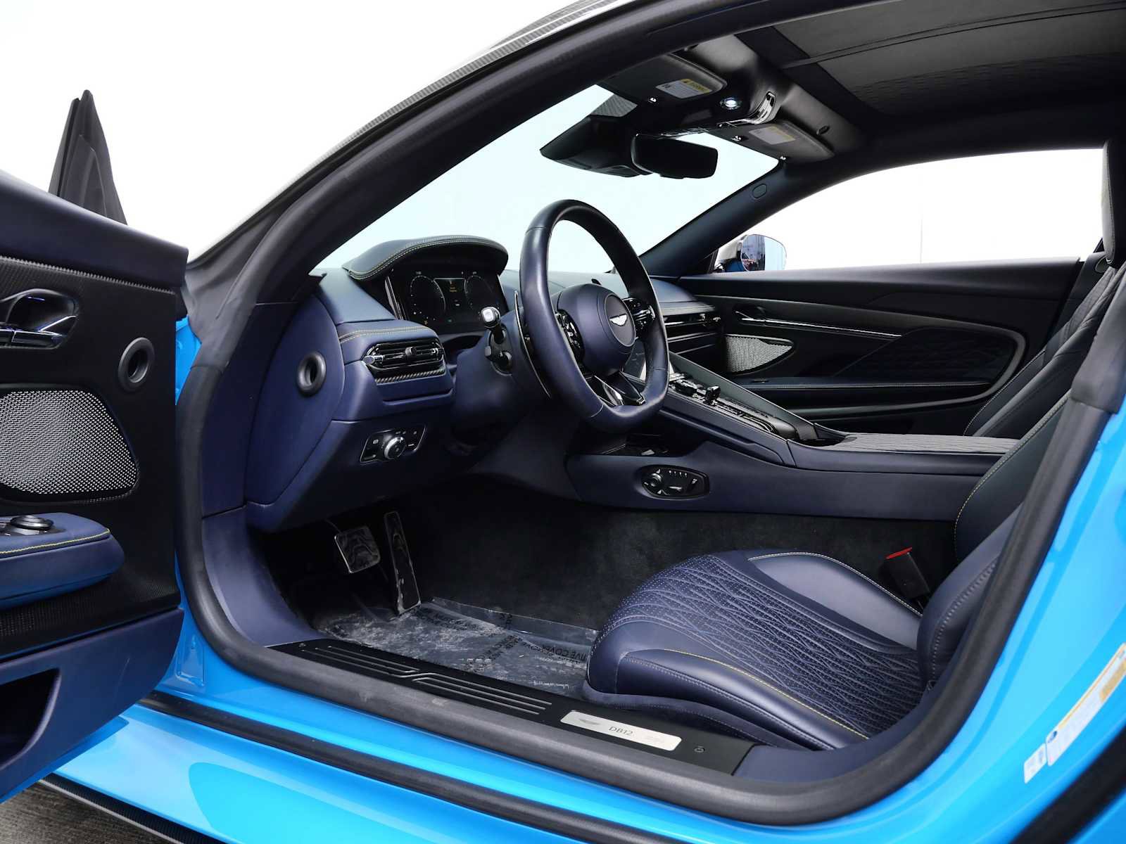 Used 2024 Aston Martin DB12 Coupe image 17