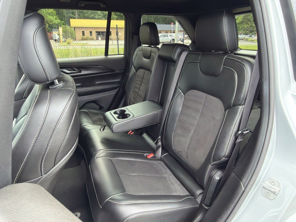Certified 2025 Jeep Grand Cherokee Altitude AWD/4WD image 20