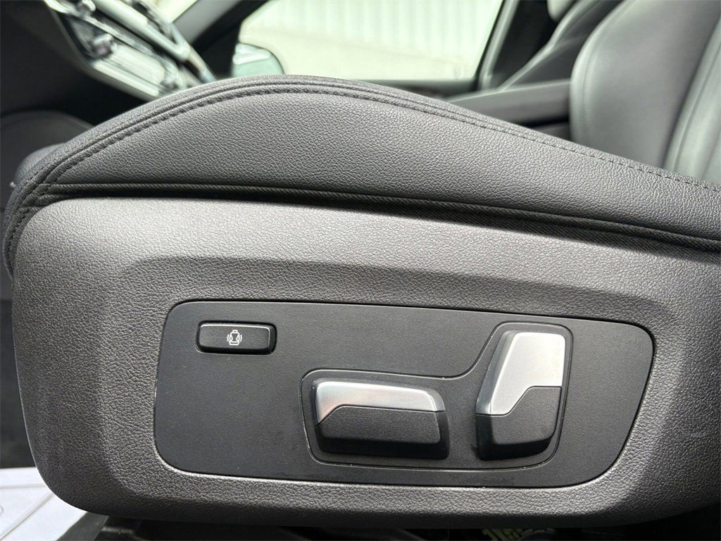 Used 2019 BMW X4 xDrive30i w/ Driving Assistance Package image 30