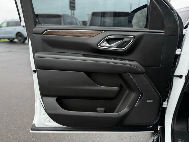 Used 2024 Chevrolet Tahoe Premier AWD/4WD image 12