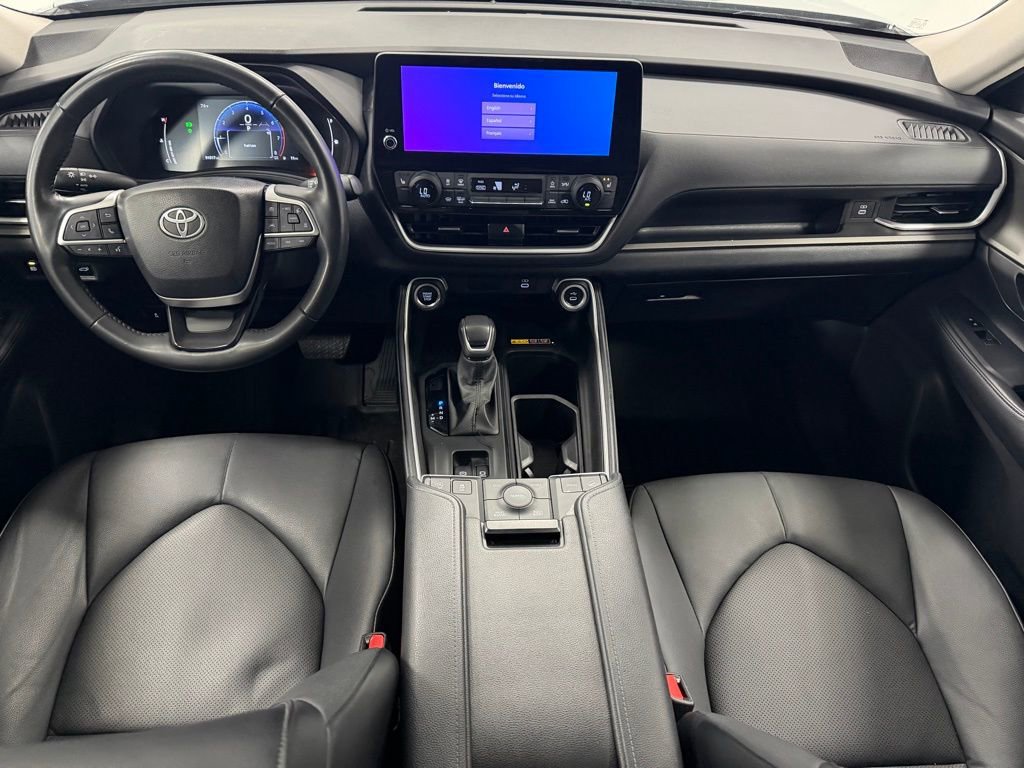 Used 2024 Toyota Grand Highlander AWD image 16