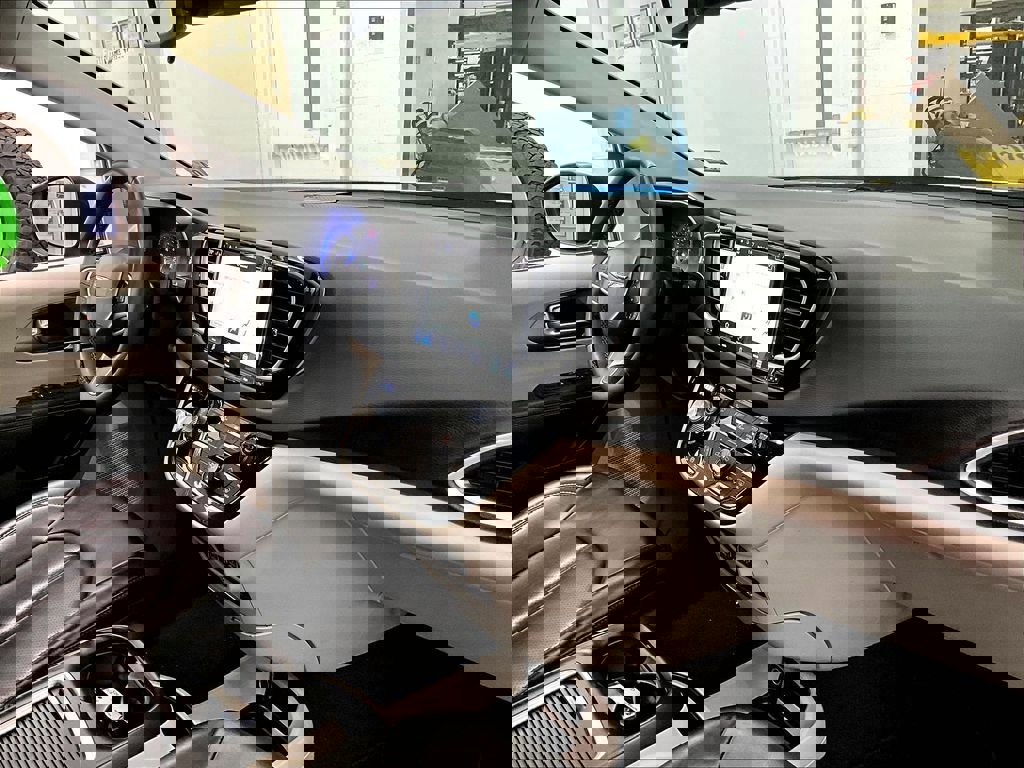 Used 2023 Chrysler Pacifica Touring-L FWD image 14