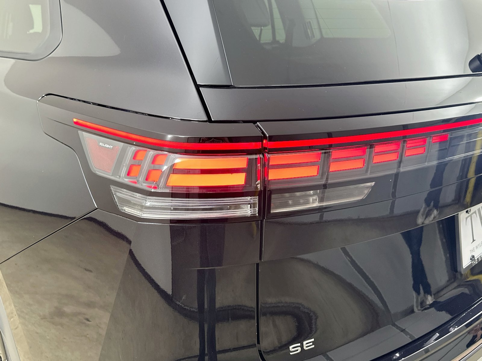 New 2027 Volkswagen Atlas SE AWD/4WD image 12