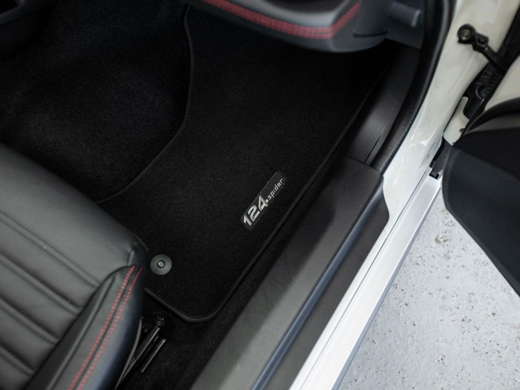 Used 2020 FIAT 124 Spider Abarth w/ Convenience Group image 30