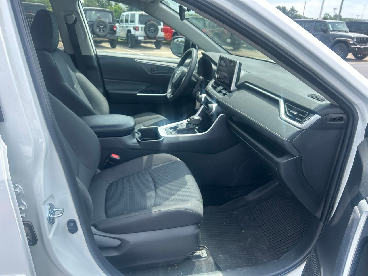 Used 2024 Toyota RAV4 LE AWD/4WD image 15