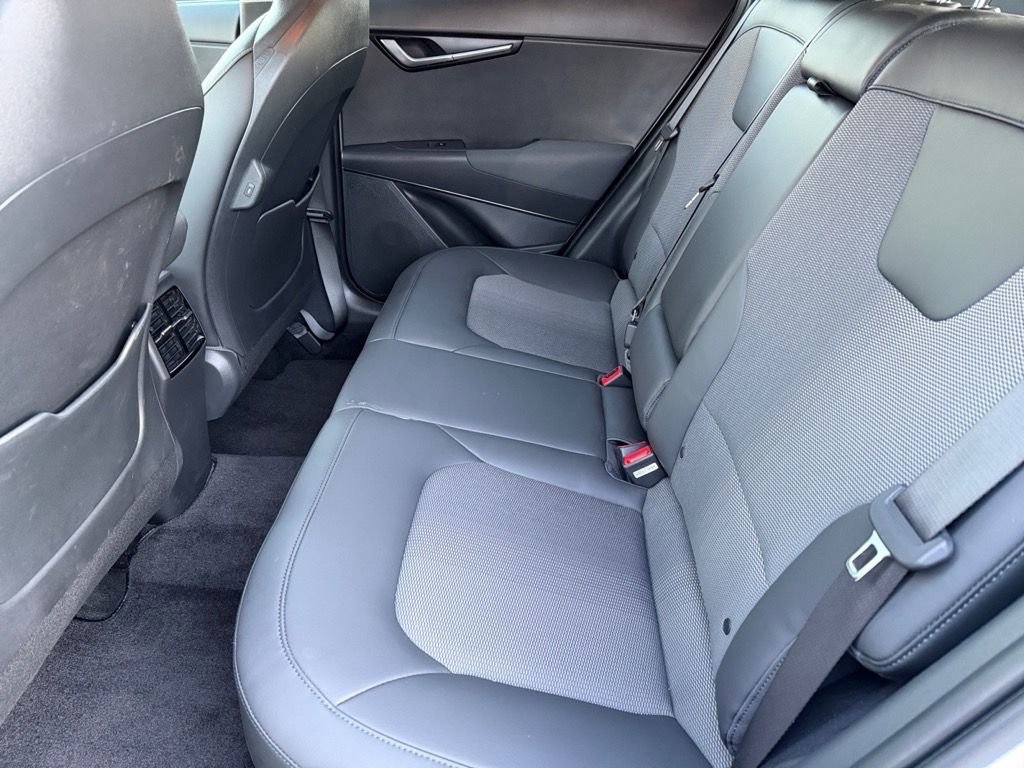 Used 2023 Kia Niro EX image 11