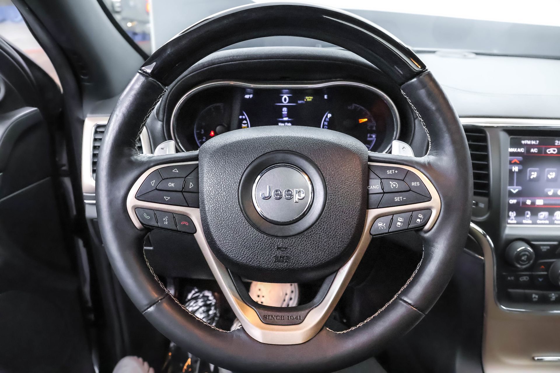 Used 2015 Jeep Grand Cherokee Overland w/ Advanced Technology Group image 22