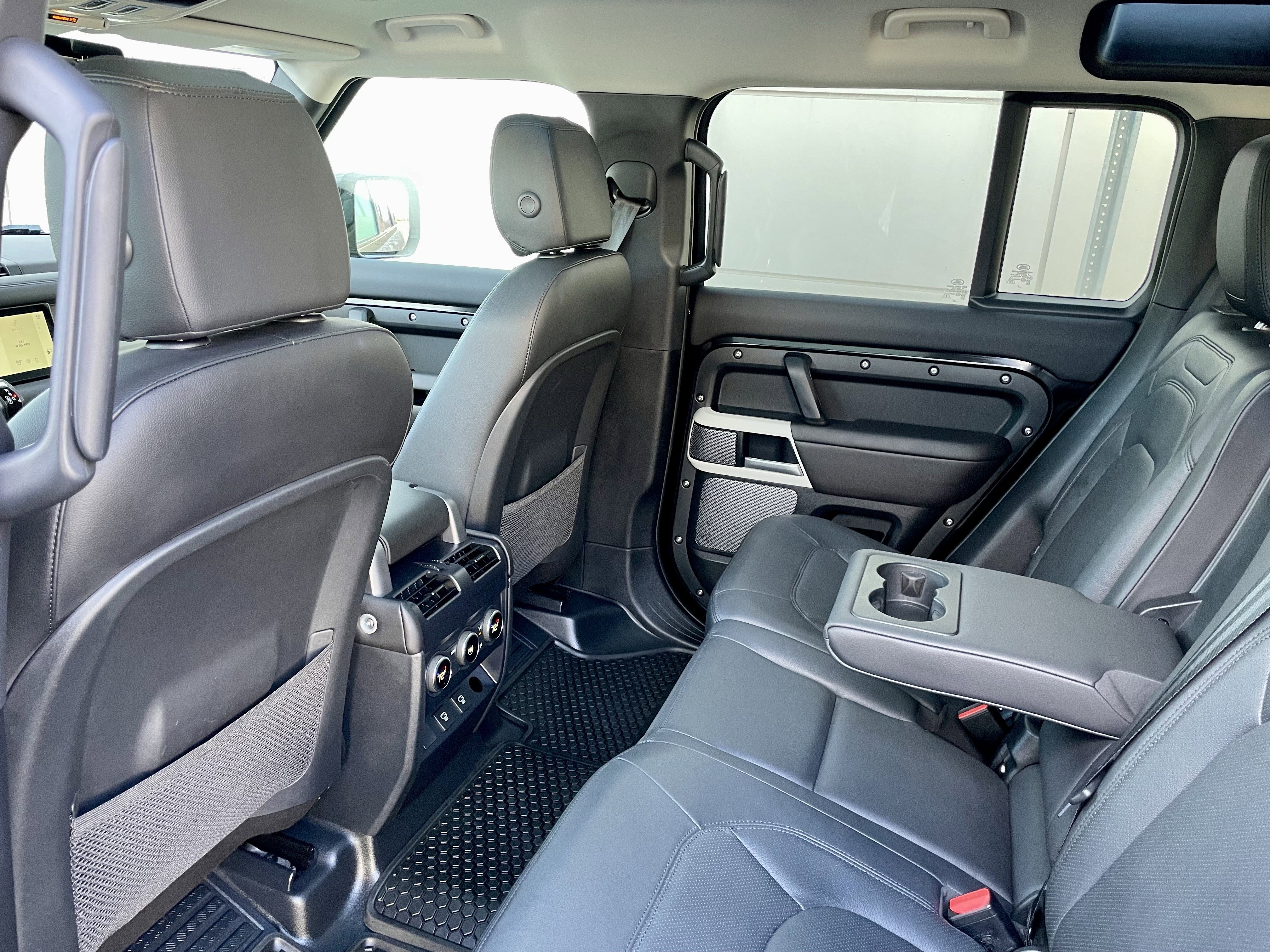 Used 2024 Land Rover Defender 110 S image 30