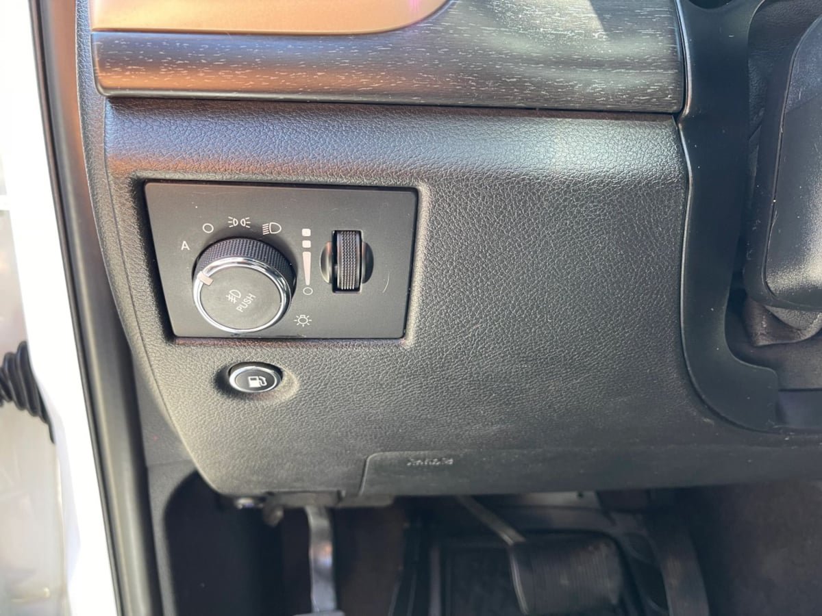 Used 2017 Jeep Grand Cherokee Laredo RWD image 18