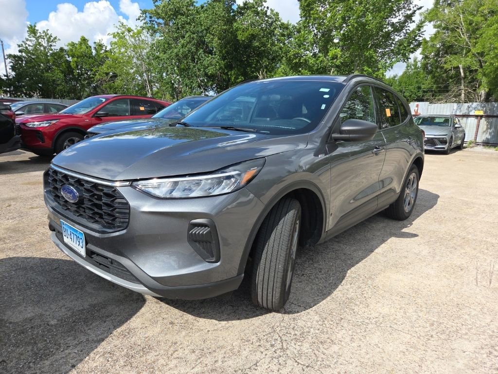 Used 2025 Ford Escape ST-Line AWD/4WD image 1