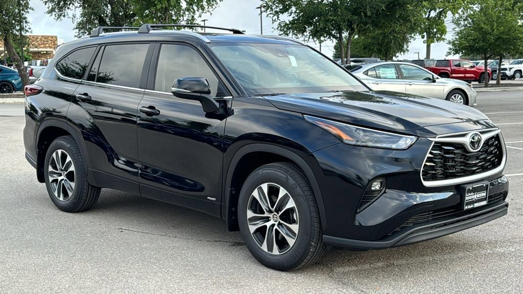 New 2026 Toyota Highlander XLE AWD/4WD image 3