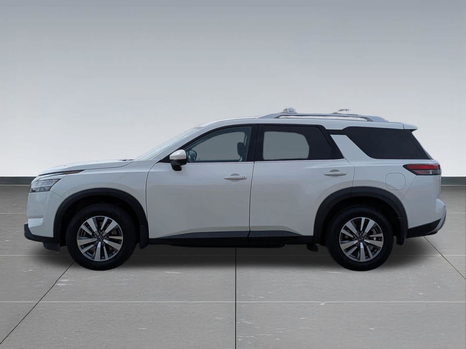 Used 2023 Nissan Pathfinder SL AWD/4WD image 3