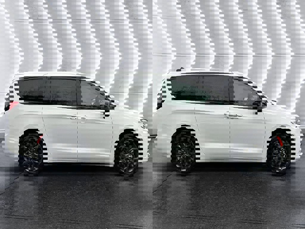 New 2026 Chrysler Pacifica Select image 7