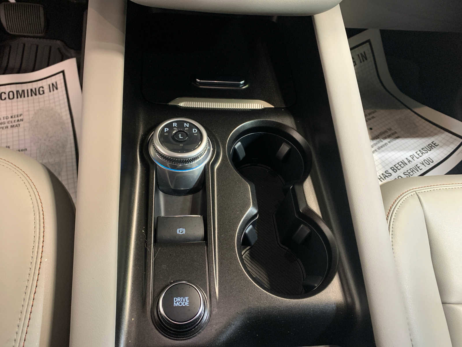 Used 2025 Ford Explorer Active w/ Active Comfort Package image 6