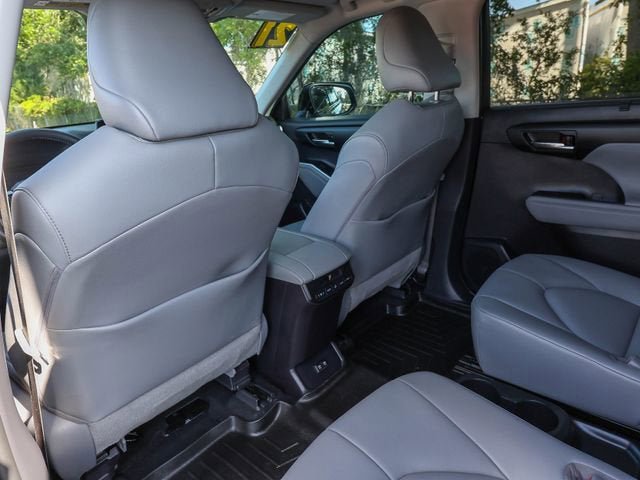 Used 2021 Toyota Highlander XLE FWD image 26