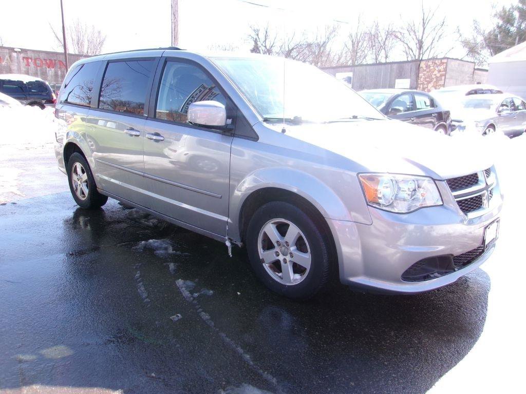Used 2013 Dodge Grand Caravan SXT w/ Rear Park Assist Pkg FWD image 1