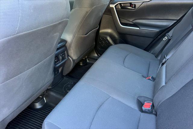 Certified 2022 Toyota RAV4 LE AWD/4WD image 4