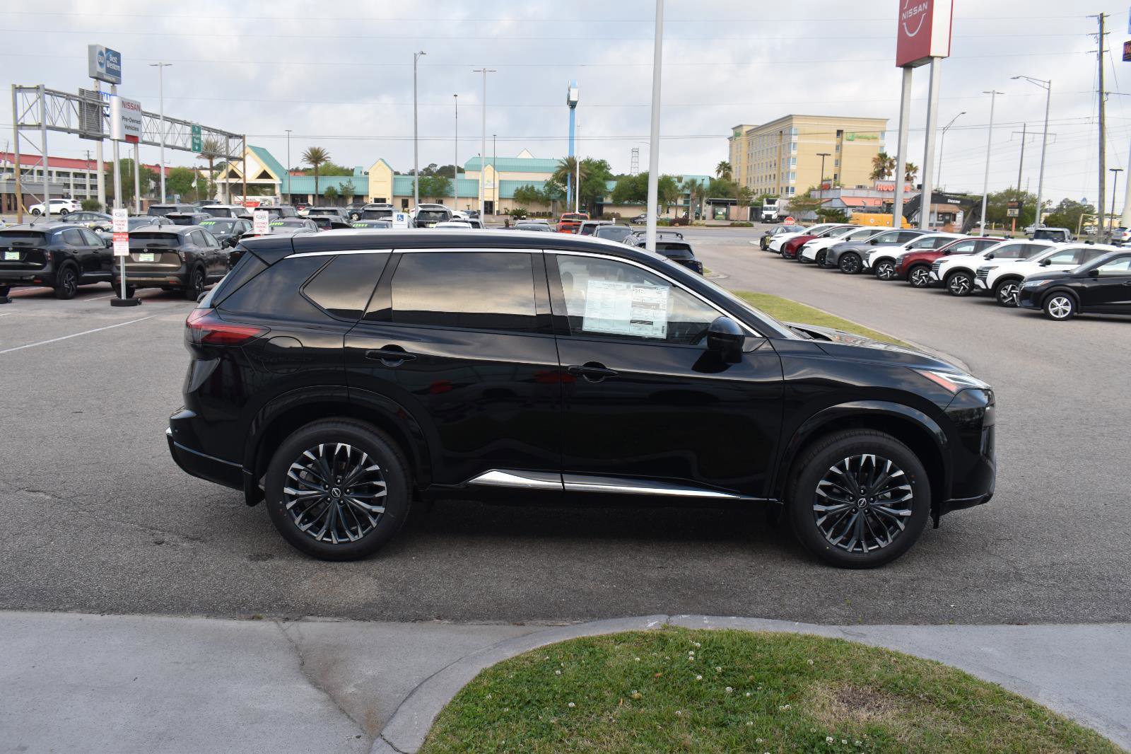 New 2026 Nissan Rogue Platinum AWD/4WD image 14