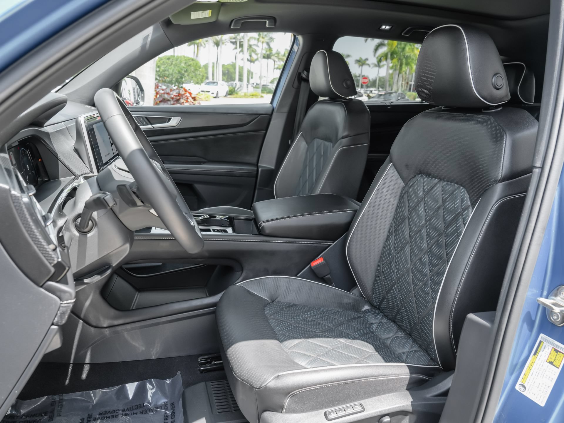 Used 2025 Volkswagen Atlas Cross Sport SEL Premium R-Line AWD/4WD image 9
