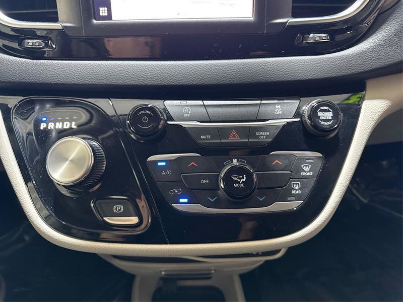 Used 2023 Chrysler Voyager LX FWD image 35