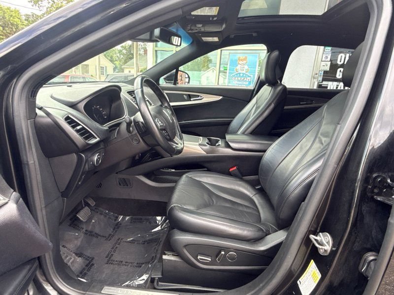 Used 2017 Lincoln MKX Select w/ Select Plus Package AWD/4WD image 11