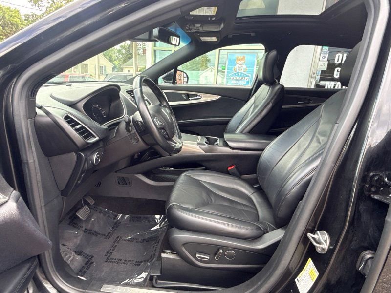 Used 2017 Lincoln MKX Select w/ Select Plus Package AWD/4WD image 11