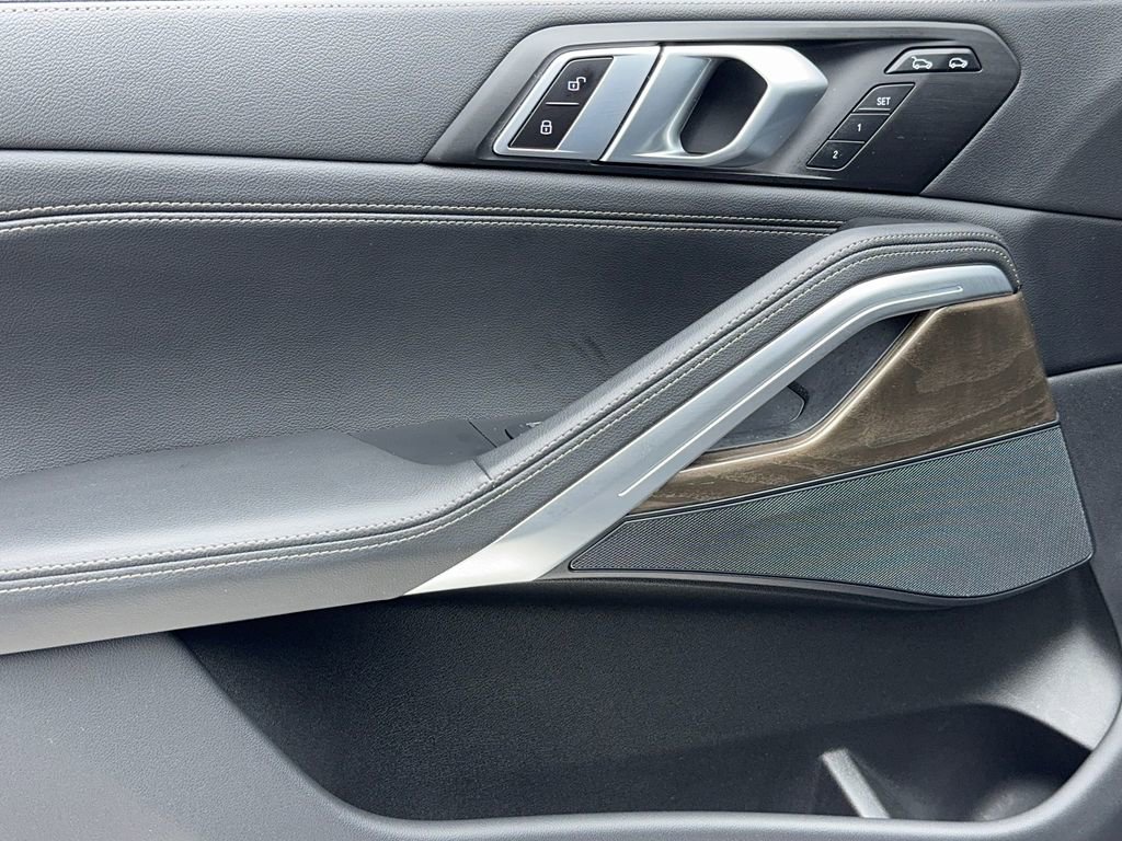 Used 2022 BMW X6 xDrive40i w/ M Sport Package image 39