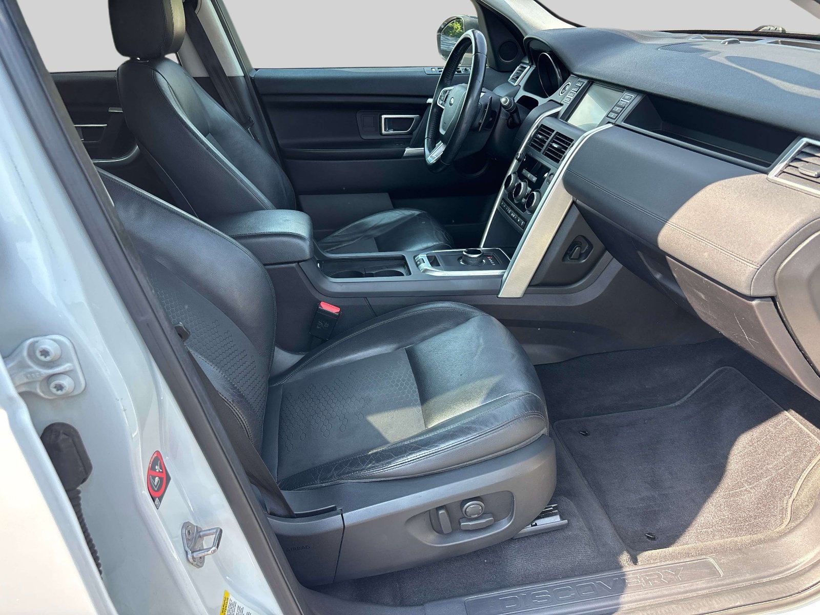 Used 2017 Land Rover Discovery Sport SE AWD/4WD image 14