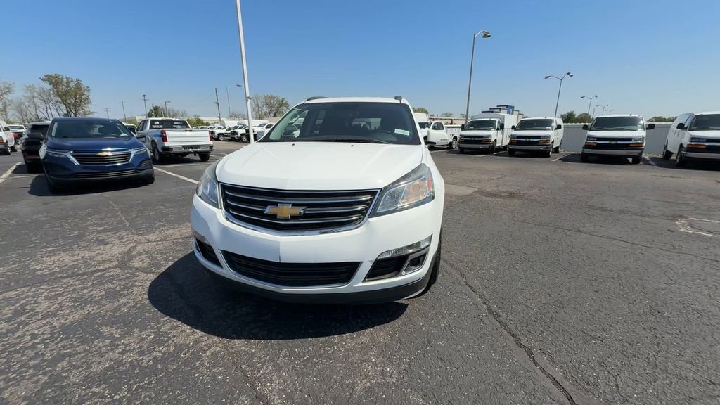 Used 2017 Chevrolet Traverse LT w/ Style and Technology Package FWD image 3