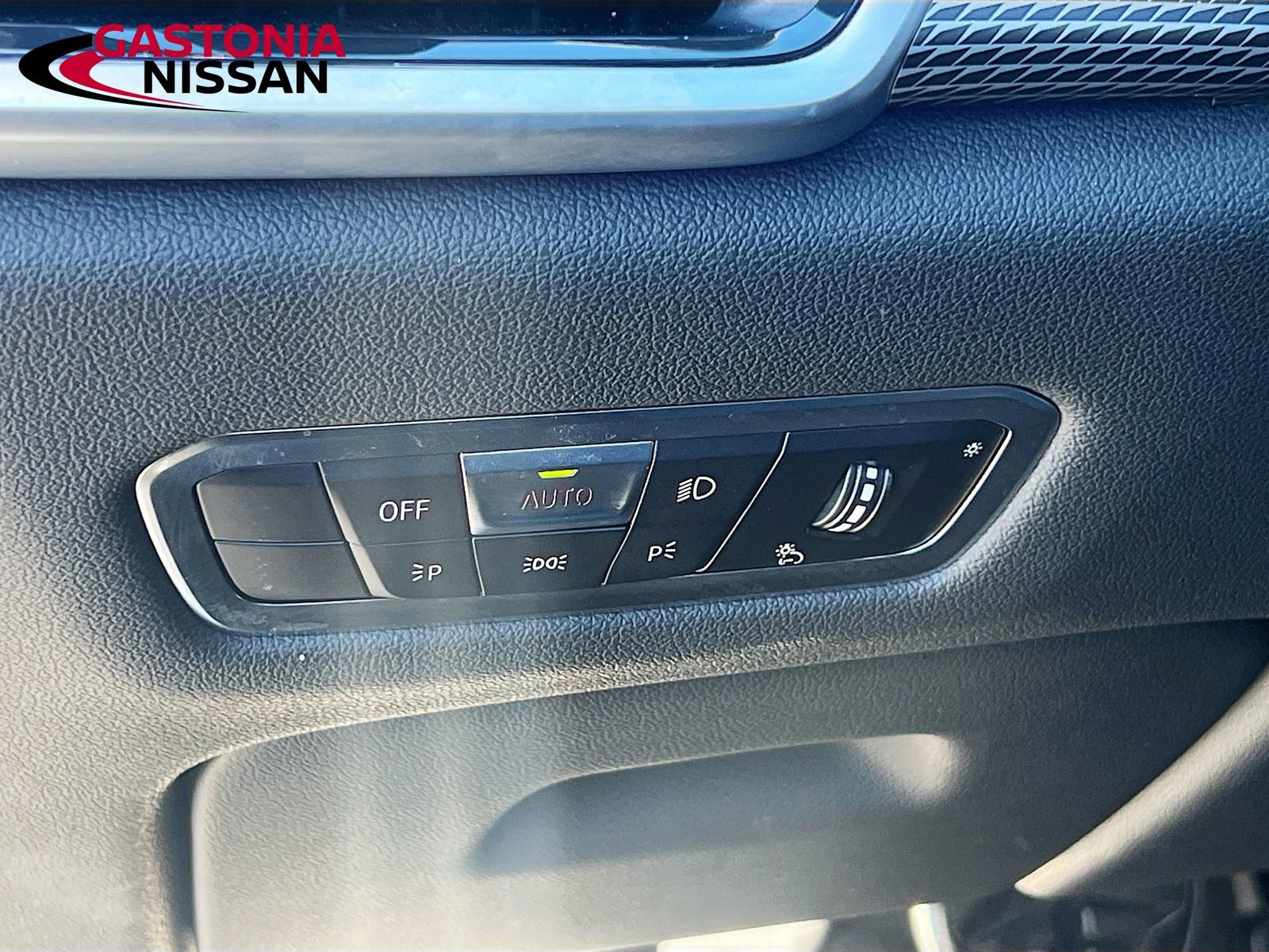 Used 2023 BMW X6 M50i w/ Executive Package image 13