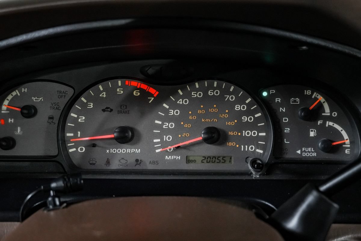 Used 2004 Toyota Sequoia SR5 w/ Convenience Pkg RWD image 17