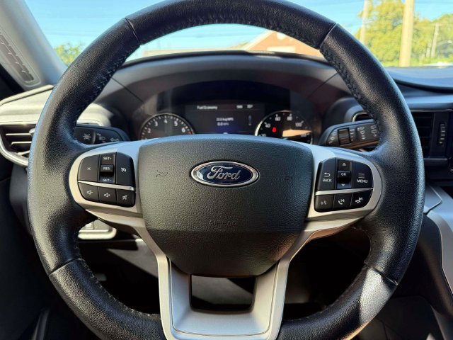 Used 2022 Ford Explorer XLT w/ Equipment Group 202A AWD/4WD image 21