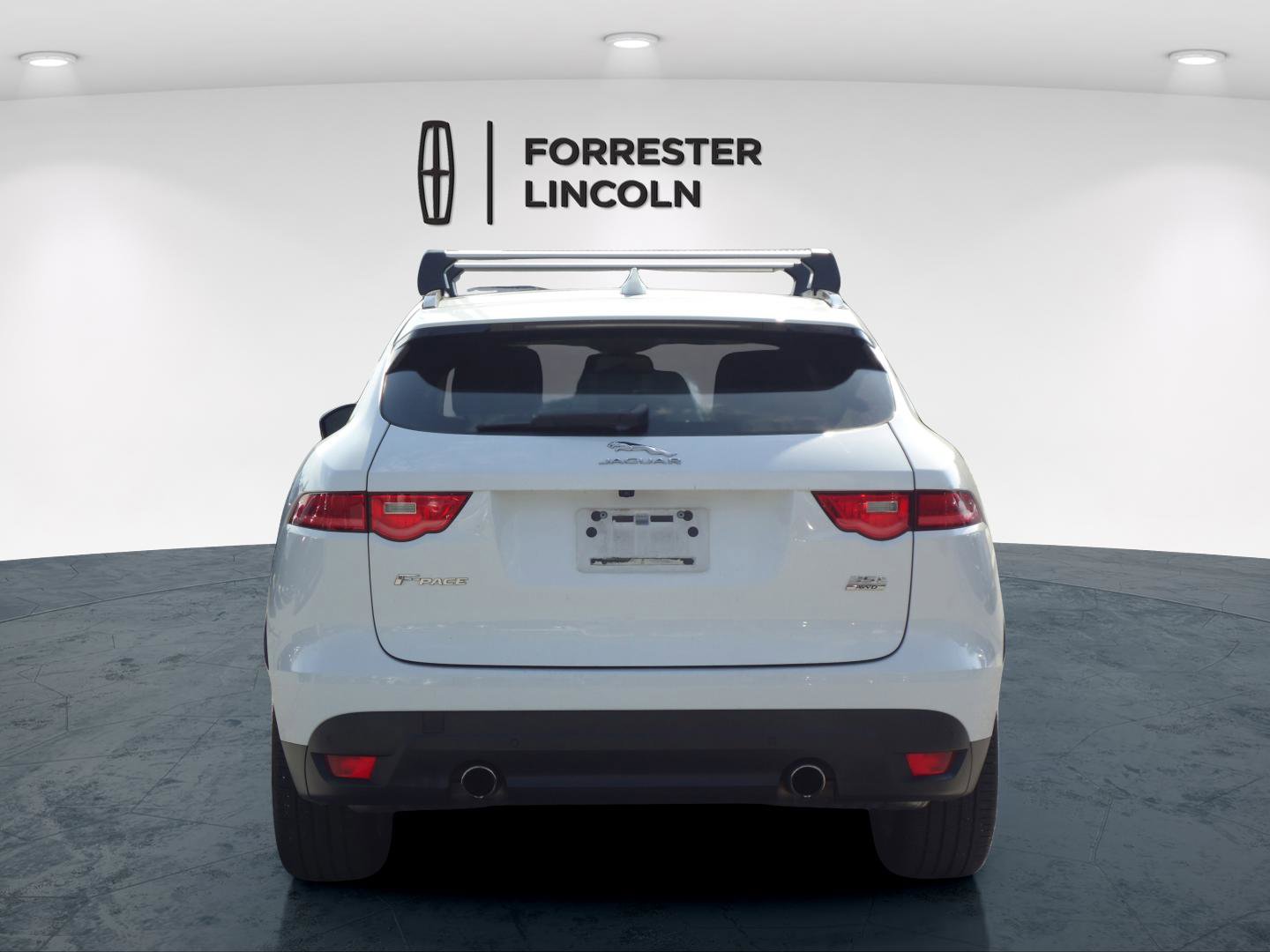 Used 2018 Jaguar F-PACE Prestige image 4