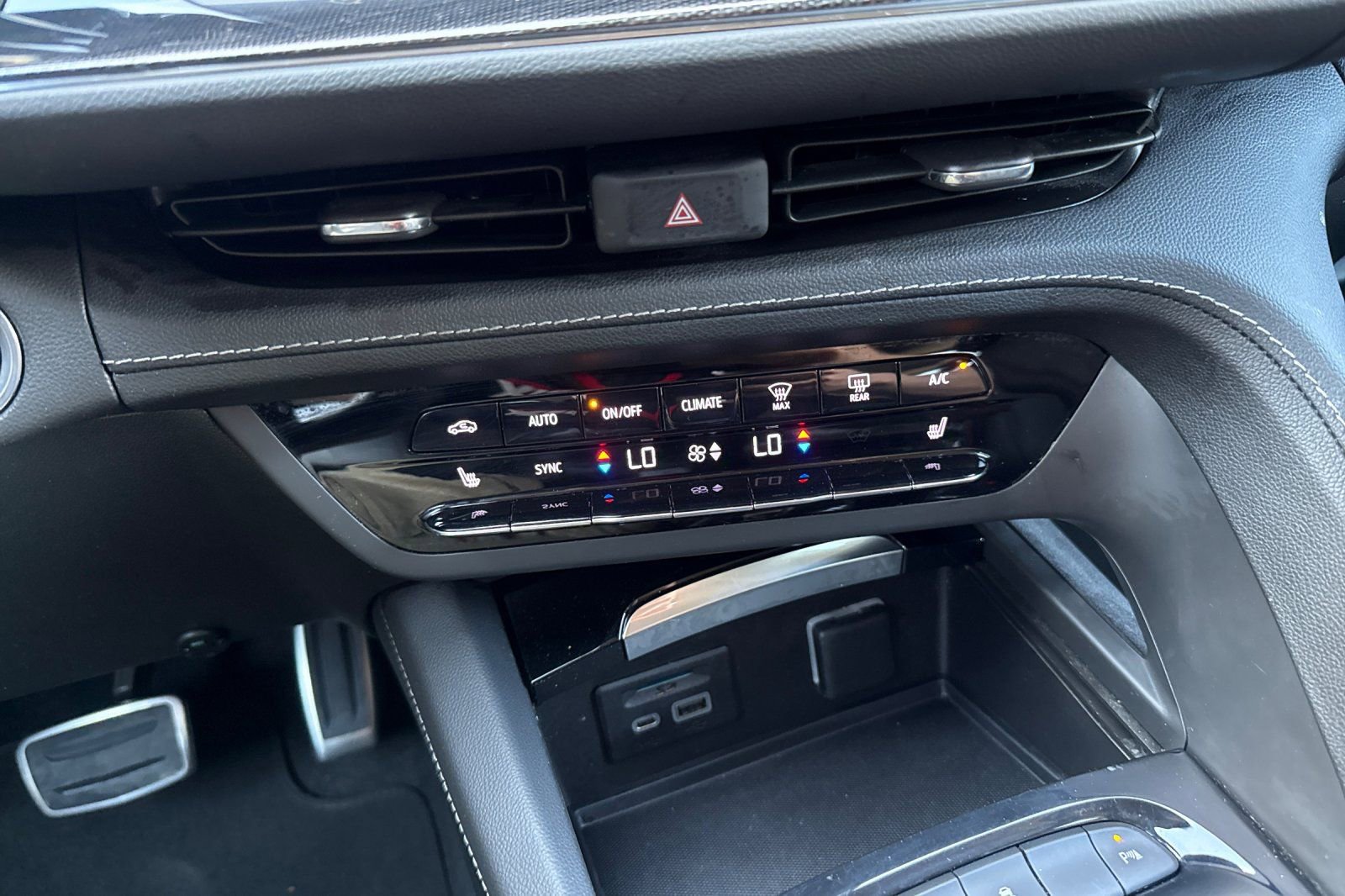 Used 2023 Buick Envision Essence w/ Technology Package I AWD/4WD image 27