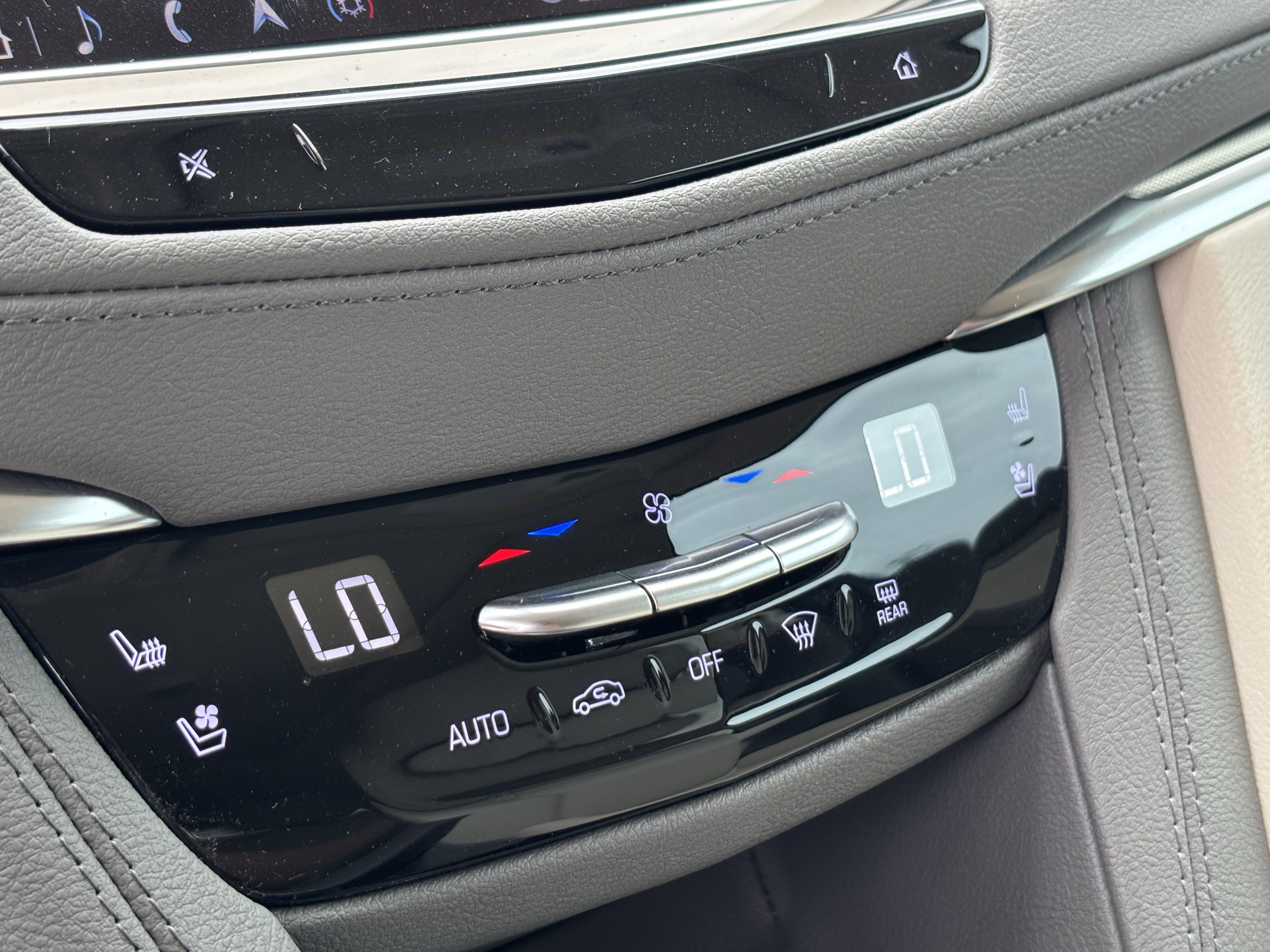 Certified 2024 Cadillac XT5 Premium Luxury FWD image 28