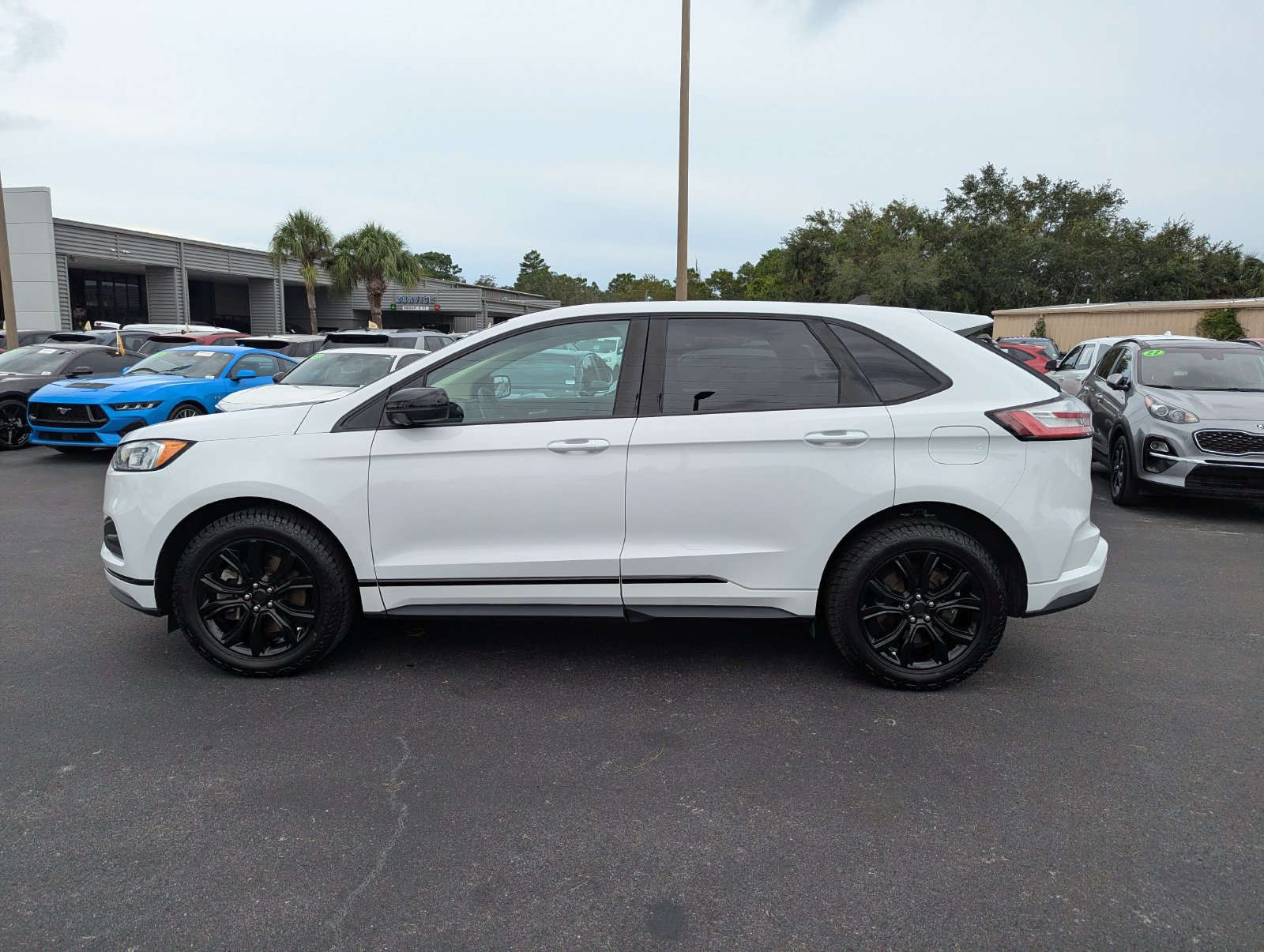 Used 2022 Ford Edge SE w/ Black Appearance Package AWD/4WD image 8