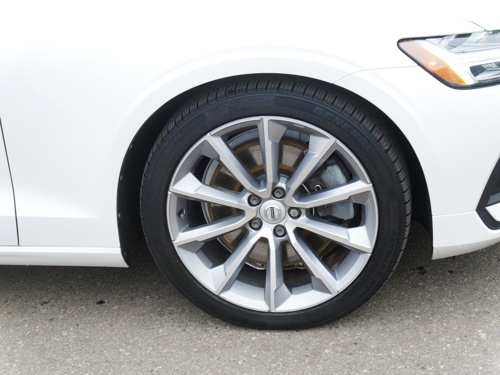 Used 2019 Volvo S60 T6 Momentum w/ Premium Package image 9