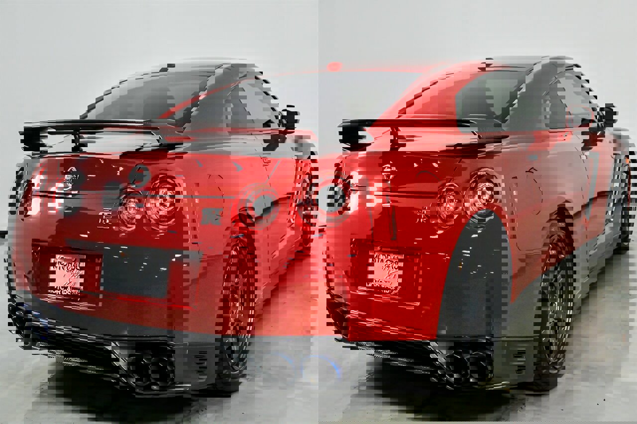 Used 2015 Nissan GT-R Black Edition image 12